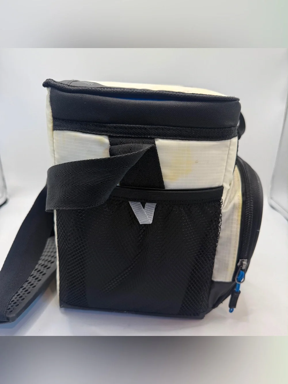Arctic Zone Titan Zipperless ColdLok Insulated Cooler Bag White Black Shoulder